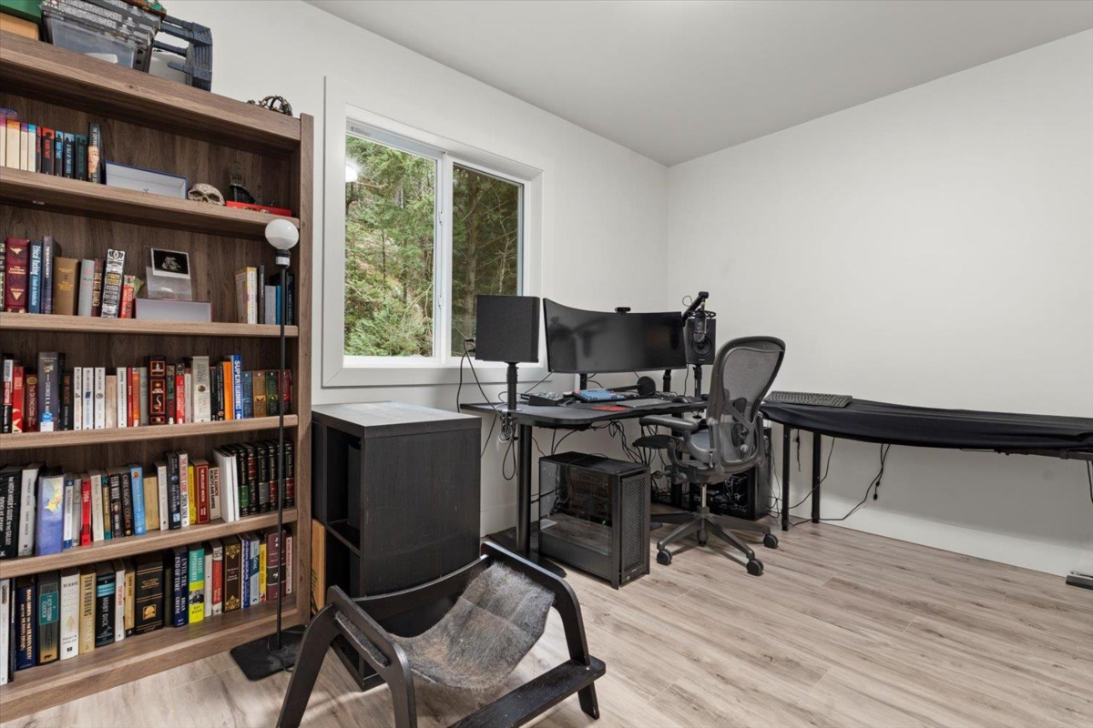 Entry Foyer Photo of 17 750 Hot Springs Road, Harrison Hot Springs, BC