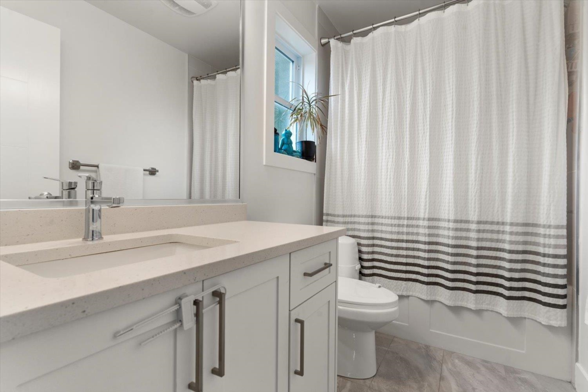 Hallway Photo of 17 750 Hot Springs Road, Harrison Hot Springs, BC