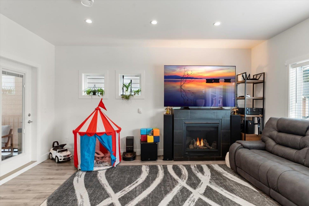 Kitchen Photo of 17 750 Hot Springs Road, Harrison Hot Springs, BC