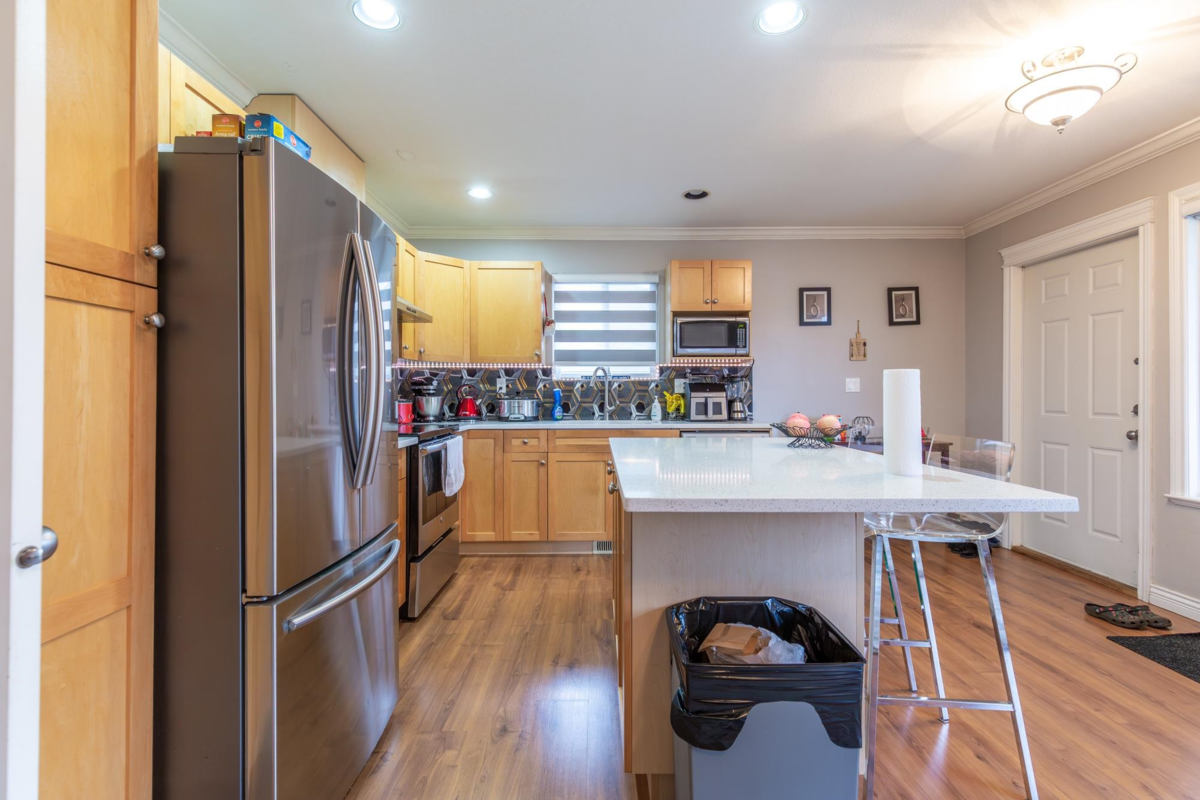 Breakfast Nook Photo of 32967 Egglestone Avenue, Mission, BC