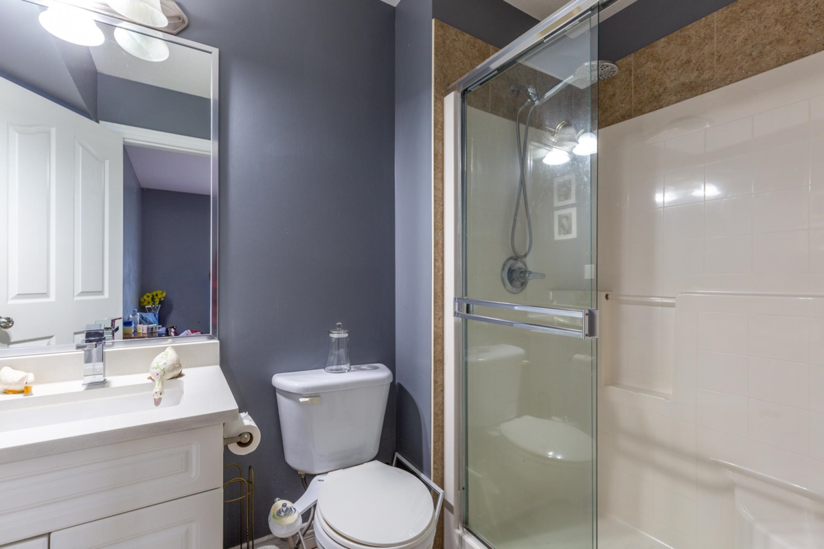 Entry Foyer Photo of 32967 Egglestone Avenue, Mission, BC