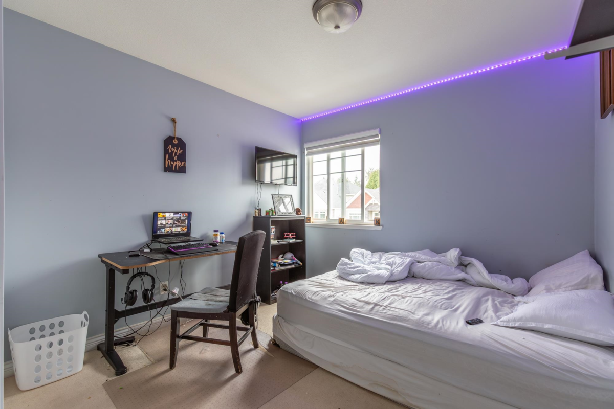 Hallway Photo of 32967 Egglestone Avenue, Mission, BC