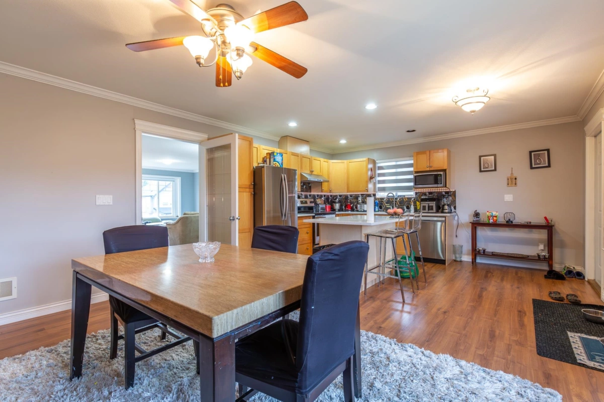 Kitchen Island Photo of 32967 Egglestone Avenue, Mission, BC