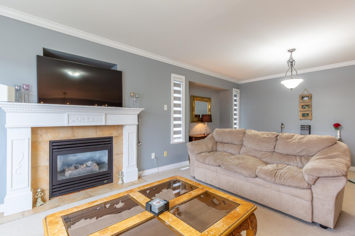 Kitchen Photo of 32967 Egglestone Avenue, Mission, BC
