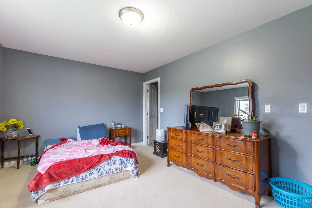 Laundry Room Photo of 32967 Egglestone Avenue, Mission, BC