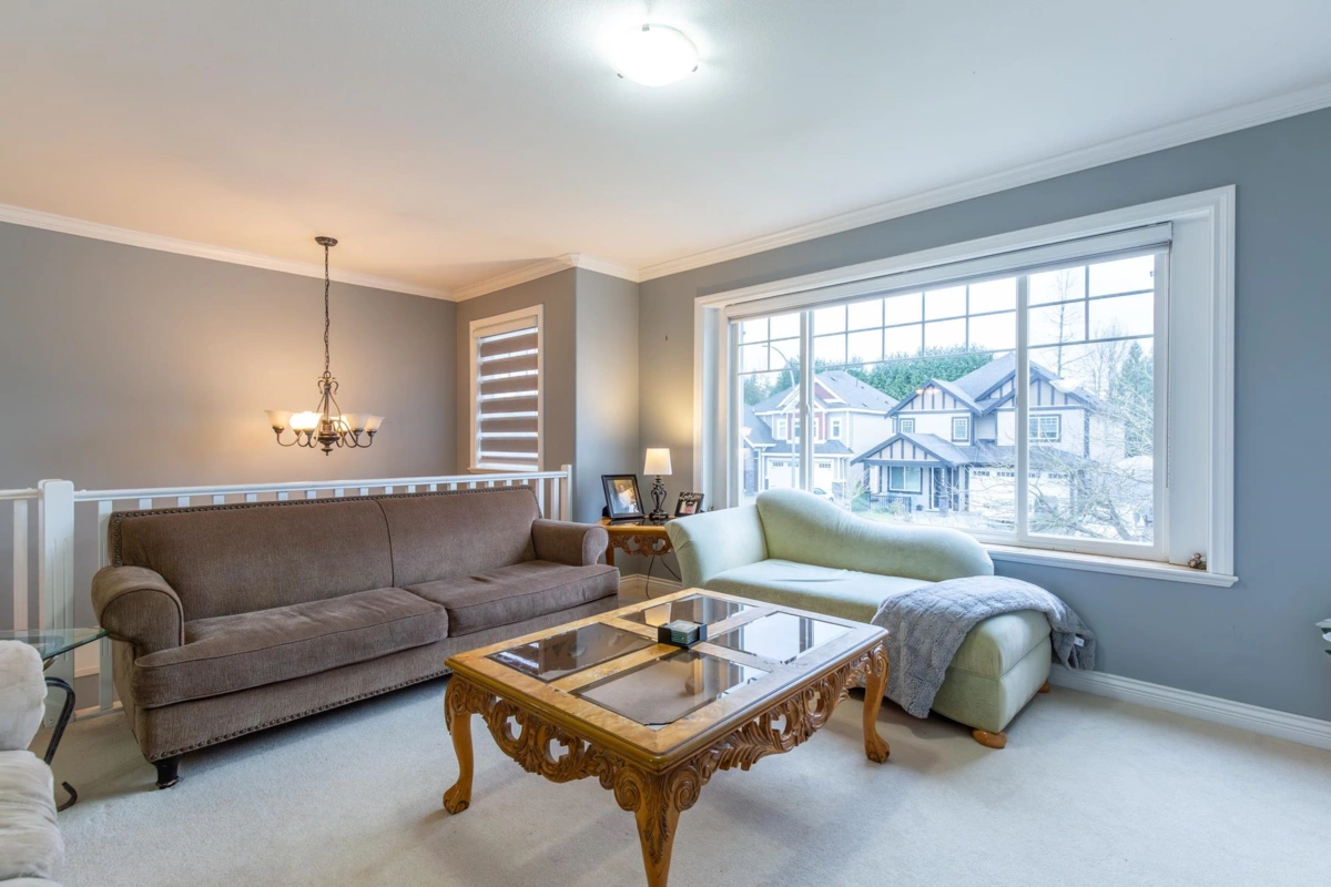 Living Room Photo of 32967 Egglestone Avenue, Mission, BC