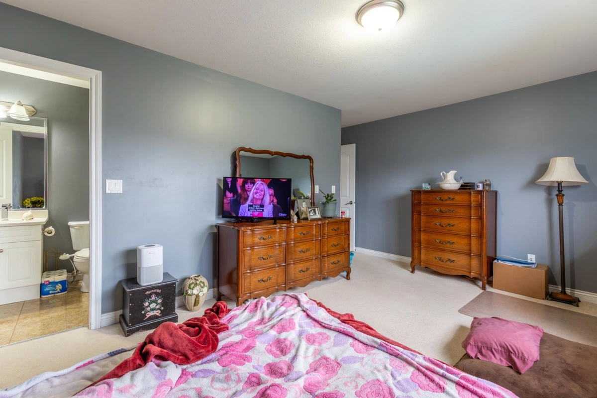 Mudroom Photo of 32967 Egglestone Avenue, Mission, BC