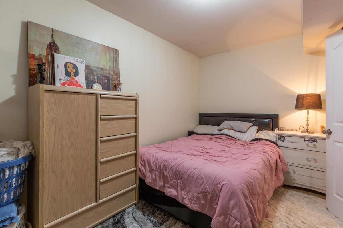Powder Room Photo of 32967 Egglestone Avenue, Mission, BC