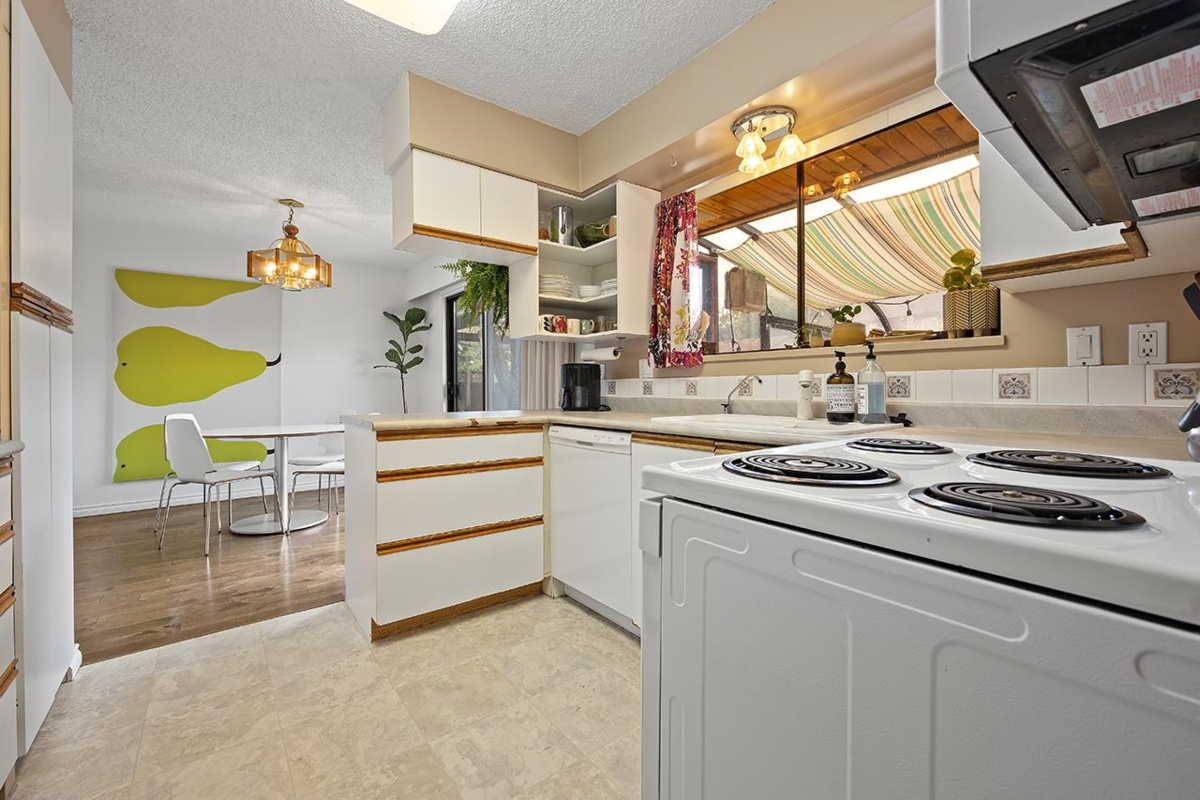 Basement Recreation Room Photo of 4643 55 Street, Delta, BC