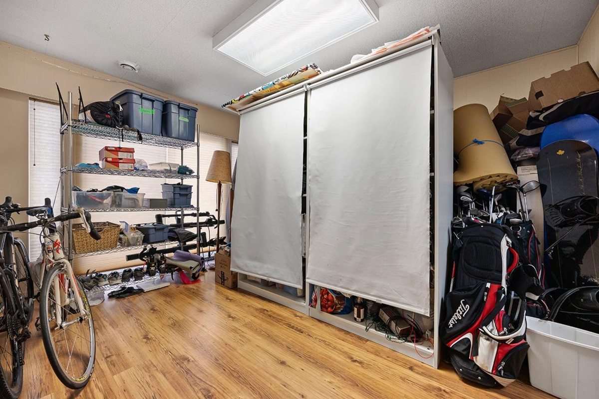 Hallway Photo of 4643 55 Street, Delta, BC