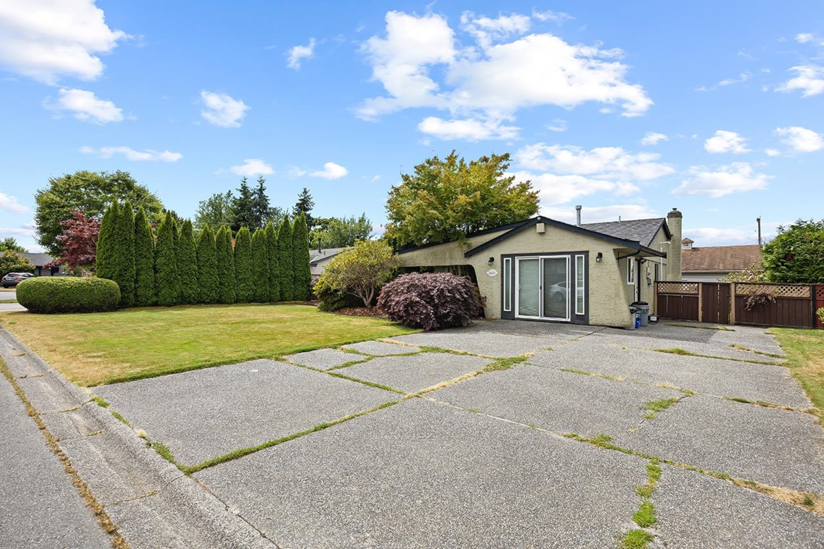 Walk-In Closet Photo of 4643 55 Street, Delta, BC