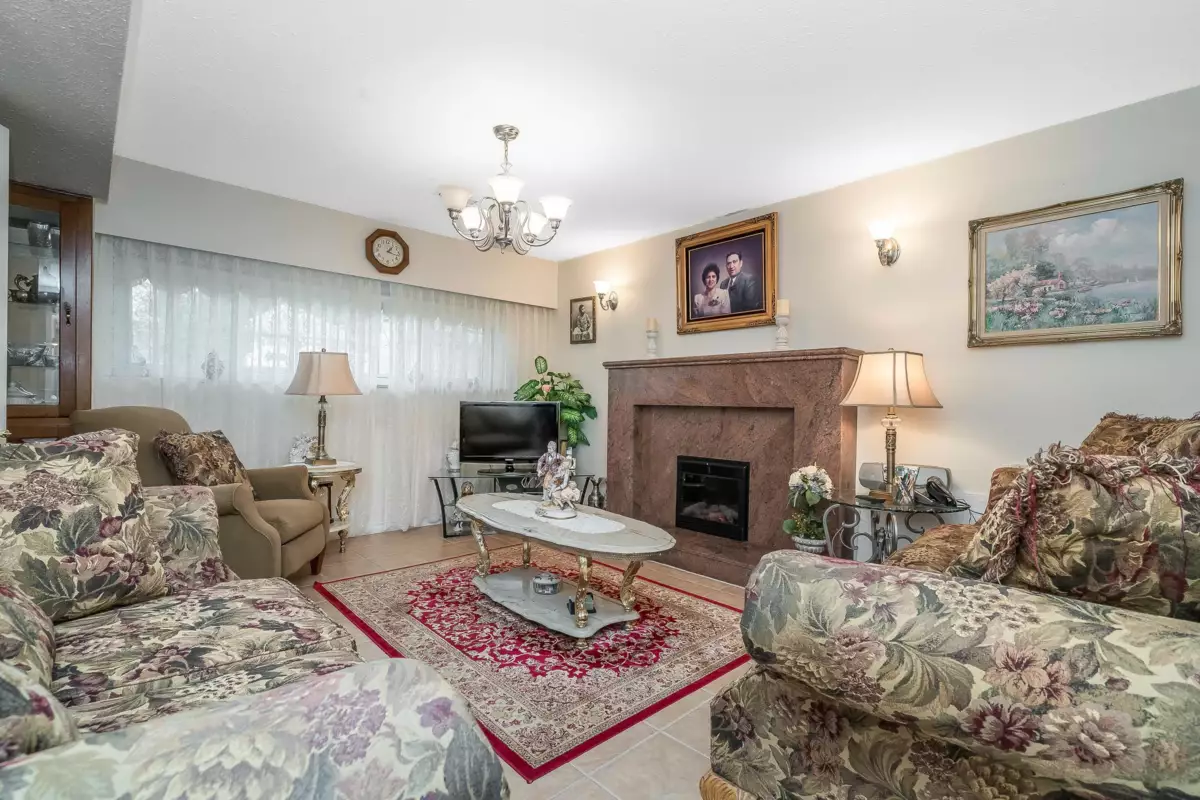 Hallway Photo of 5262 Clarendon Street, Vancouver, BC