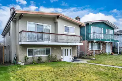 Front exterior of 5262 Clarendon Street, Vancouver, BC