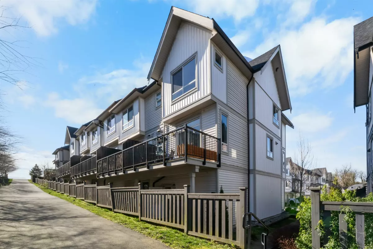 Backyard Photo of 27 30930 Westridge Place, Abbotsford, BC