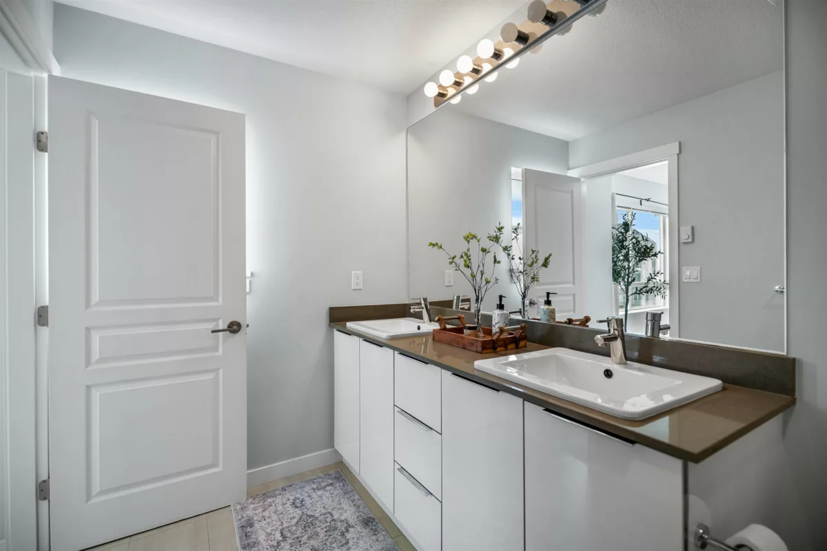 Entry Foyer Photo of 27 30930 Westridge Place, Abbotsford, BC