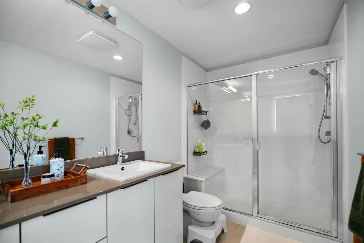 Hallway Photo of 27 30930 Westridge Place, Abbotsford, BC