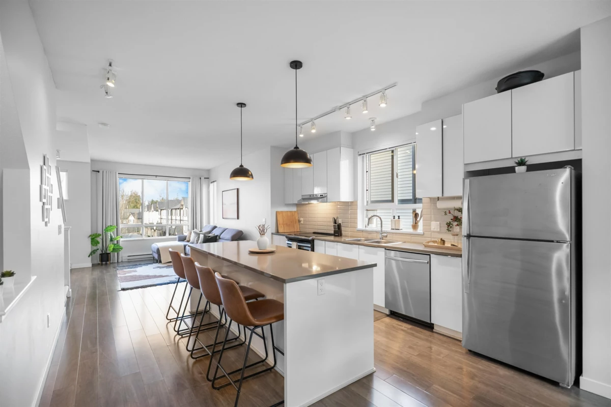 Kitchen Photo of 27 30930 Westridge Place, Abbotsford, BC