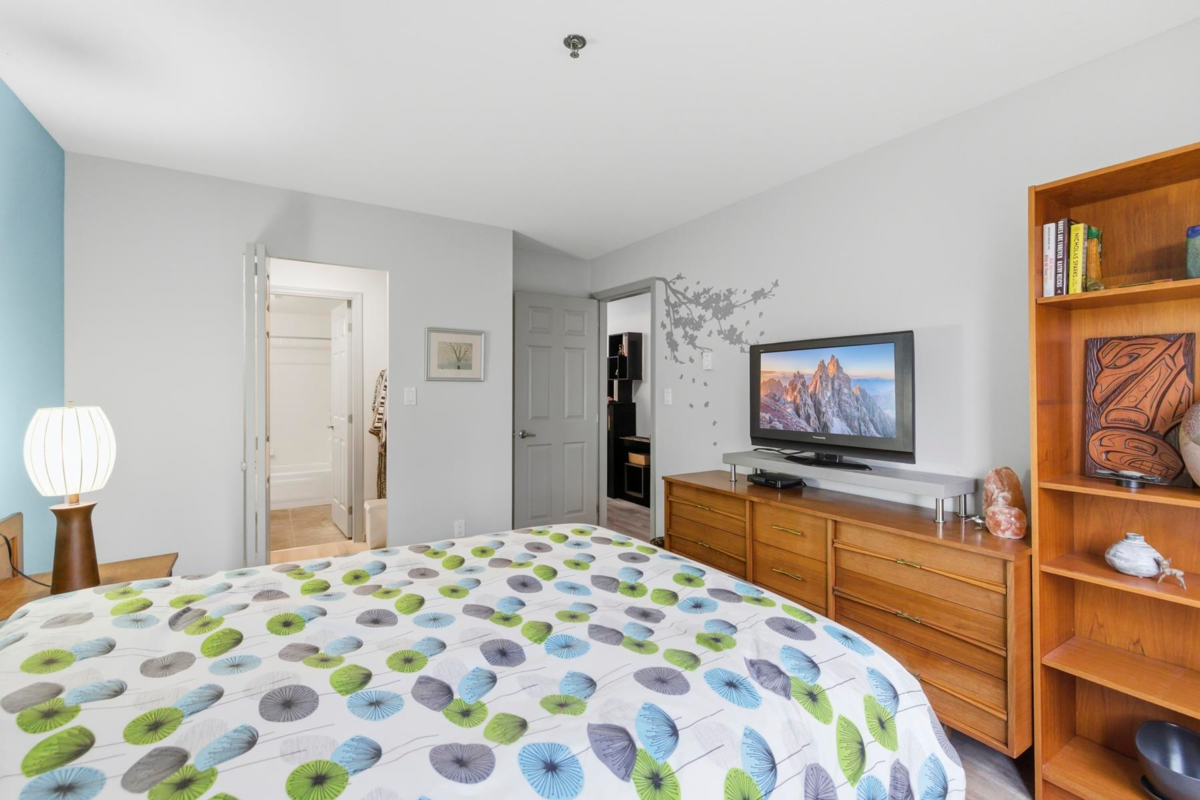 Entry Foyer Photo of 301 1148 Westwood Street, Coquitlam, BC