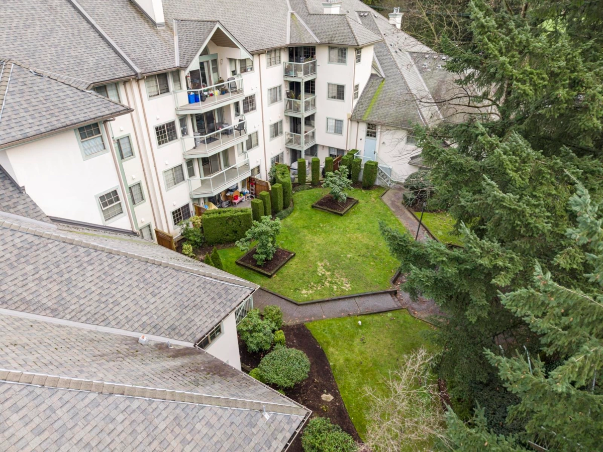 Garden / Landscaping Photo of 301 1148 Westwood Street, Coquitlam, BC