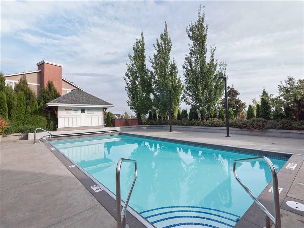 Entry Foyer Photo of 70 19505 68a Avenue, Surrey, BC