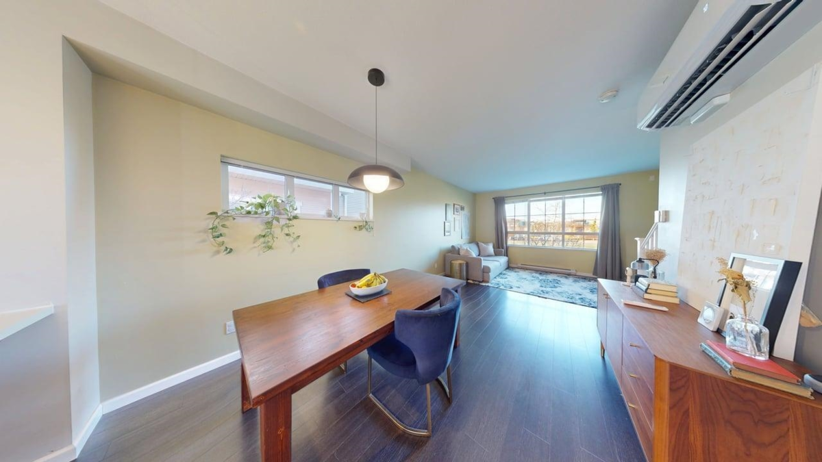 Kitchen Island Photo of 70 19505 68a Avenue, Surrey, BC