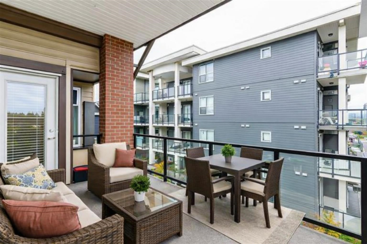 Family Room Photo of 401 5650 201a Street, Langley, BC