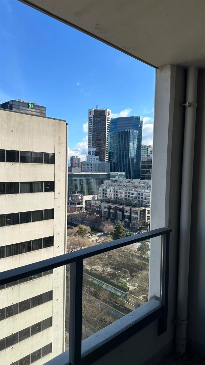 Family Room Photo of 1525 938 Smithe Street, Vancouver, BC