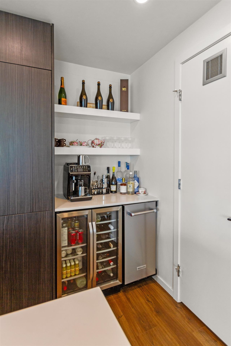 Kitchen Island Photo of 1903 1888 Gilmore Avenue, Burnaby, BC