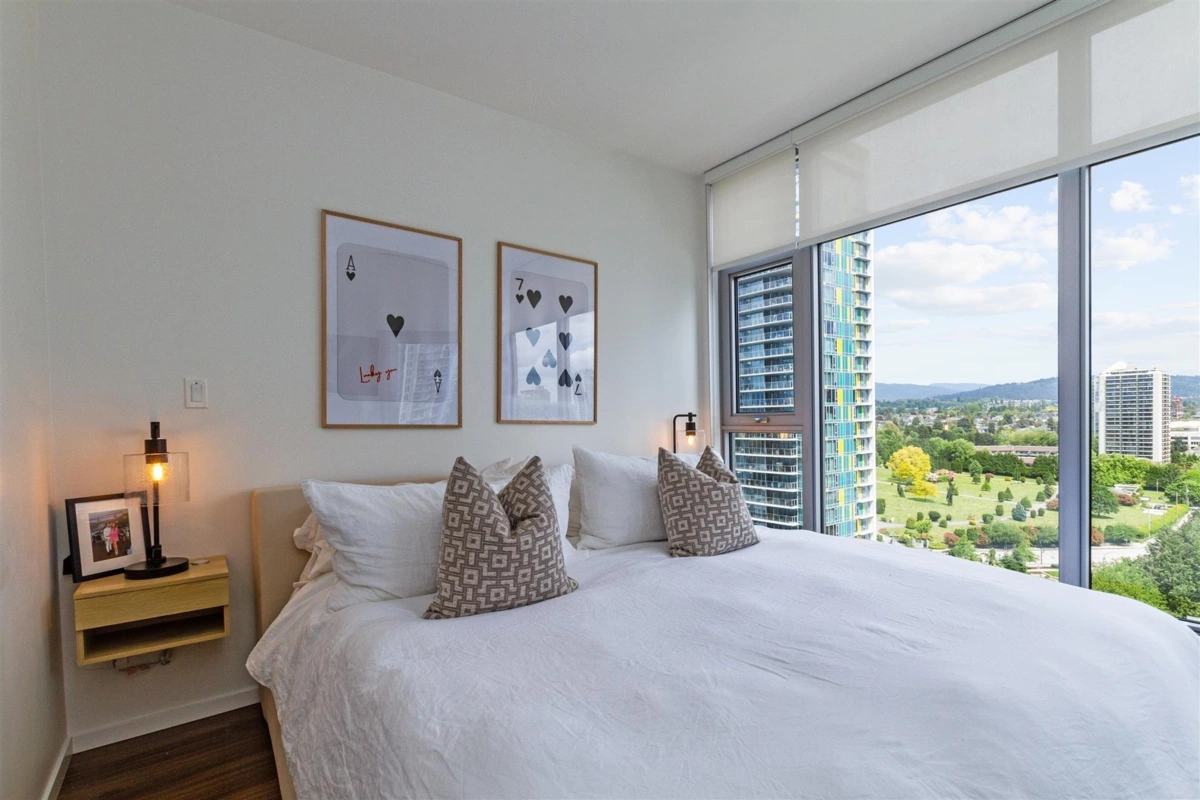 Walk-In Closet Photo of 1903 1888 Gilmore Avenue, Burnaby, BC