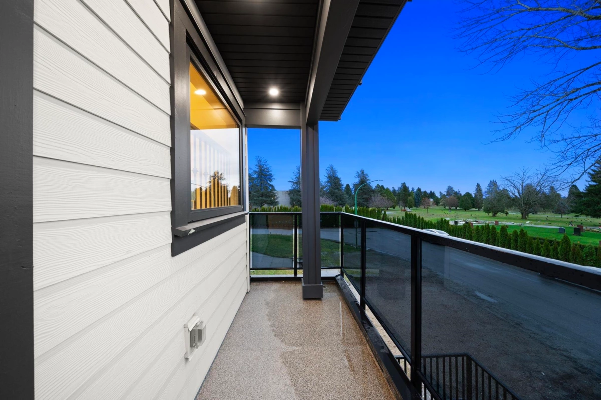 Bedroom 4 Photo of 2 3881 Hurst Street, Burnaby, BC