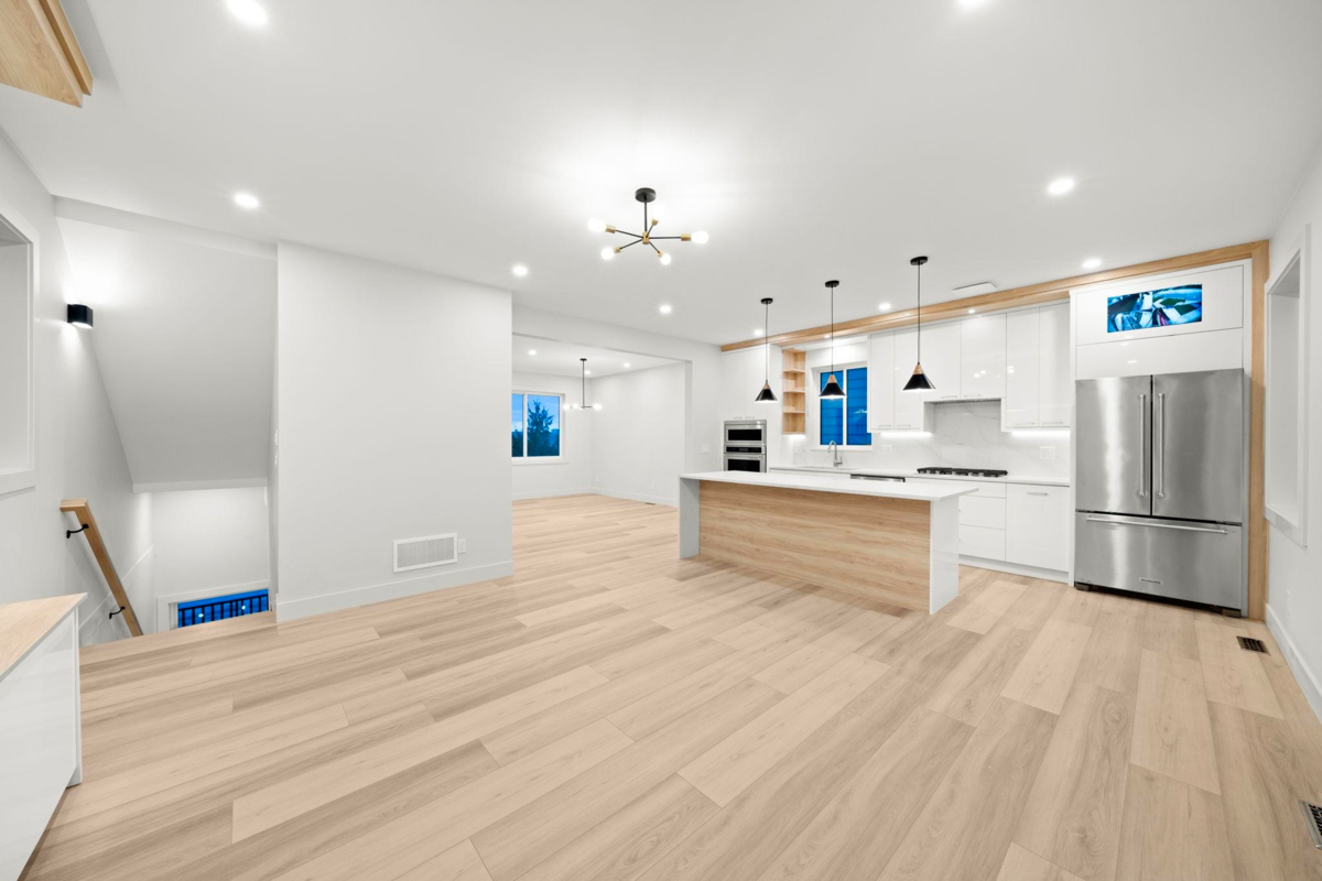 Breakfast Nook Photo of 2 3881 Hurst Street, Burnaby, BC