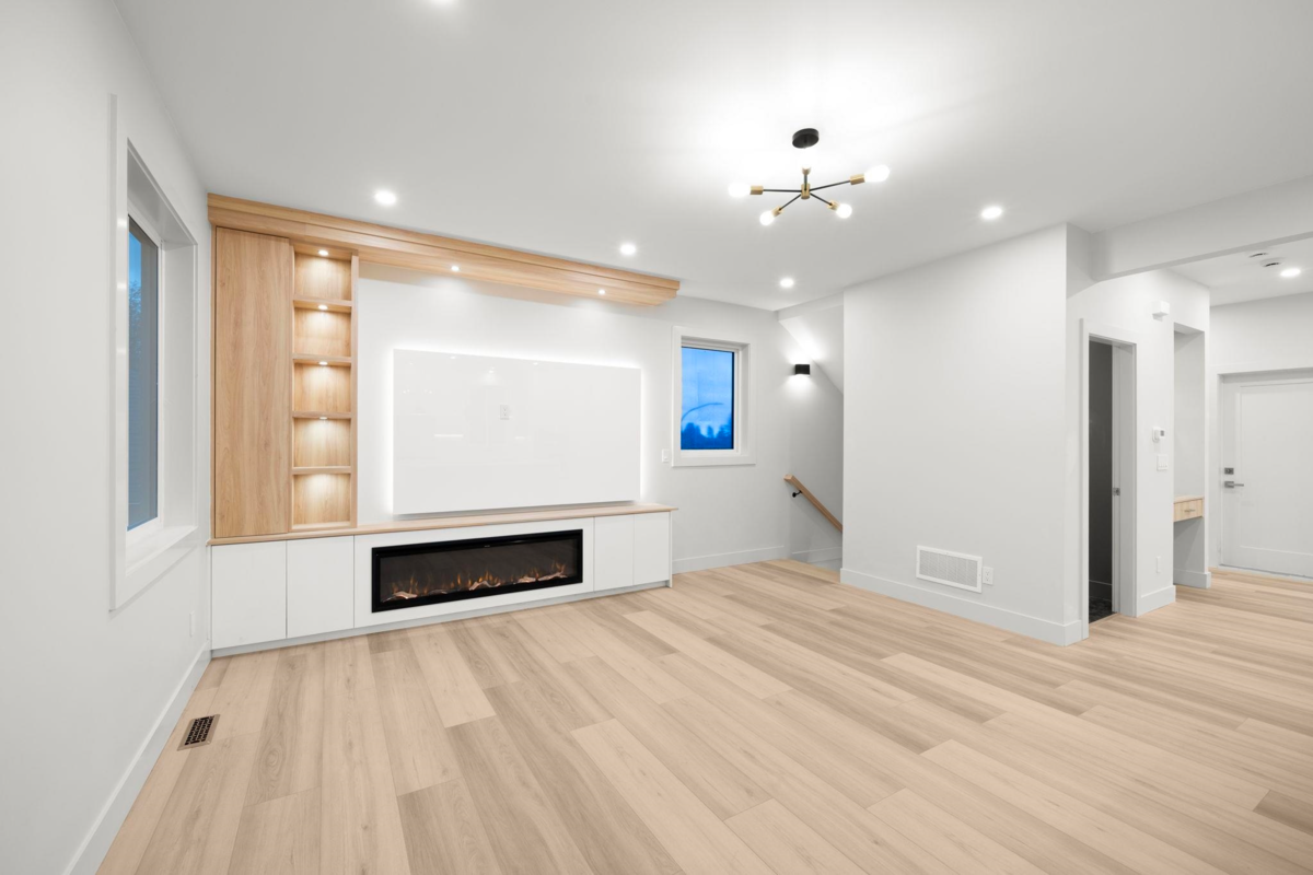 Dining Area Photo of 2 3881 Hurst Street, Burnaby, BC