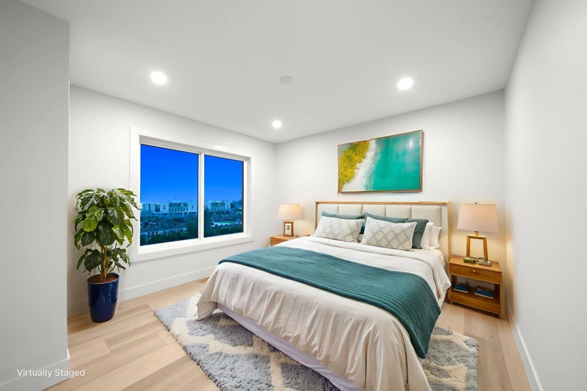 Front Yard Photo of 2 3881 Hurst Street, Burnaby, BC