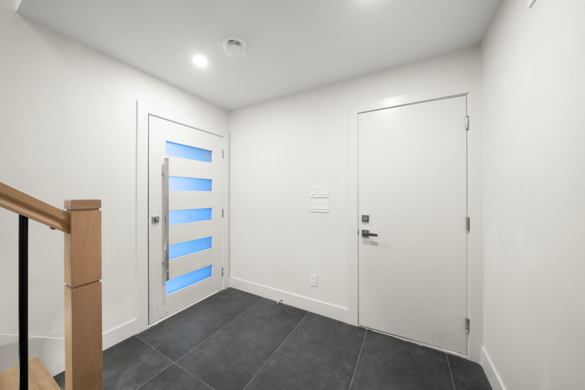 Laundry Room Photo of 2 3881 Hurst Street, Burnaby, BC