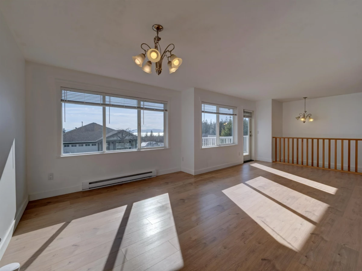 Breakfast Nook Photo of 5683 Emily Way, Sechelt, BC