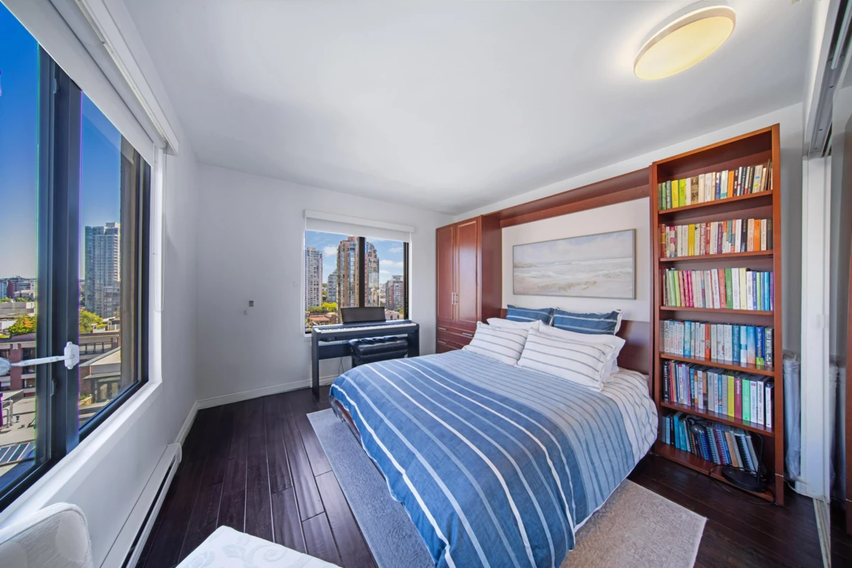Kitchen Island Photo of 1105 1155 Homer Street, Vancouver, BC