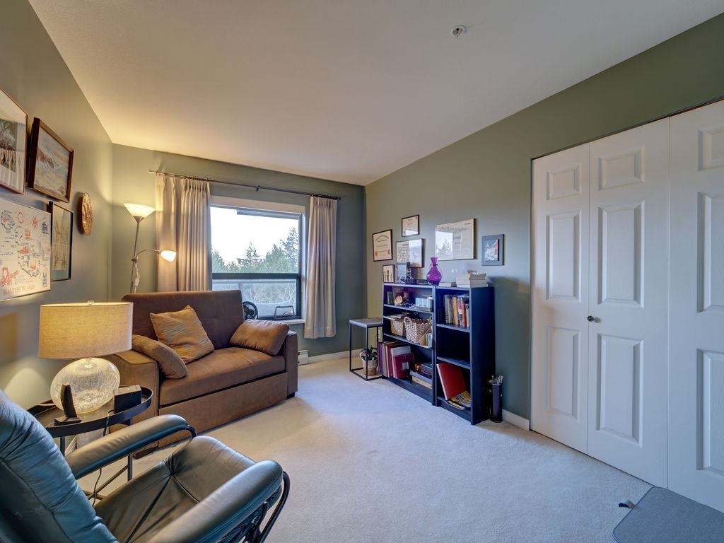 Backyard Photo of 405 5855 Cowrie Street, Sechelt, BC