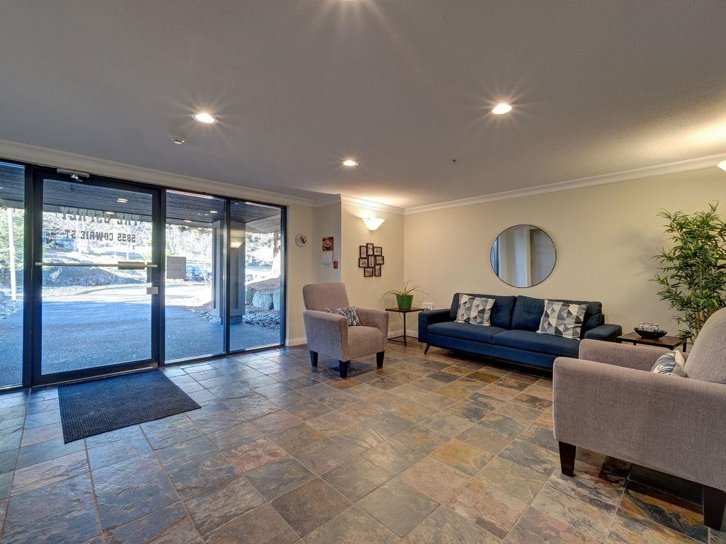 Dining Area Photo of 405 5855 Cowrie Street, Sechelt, BC