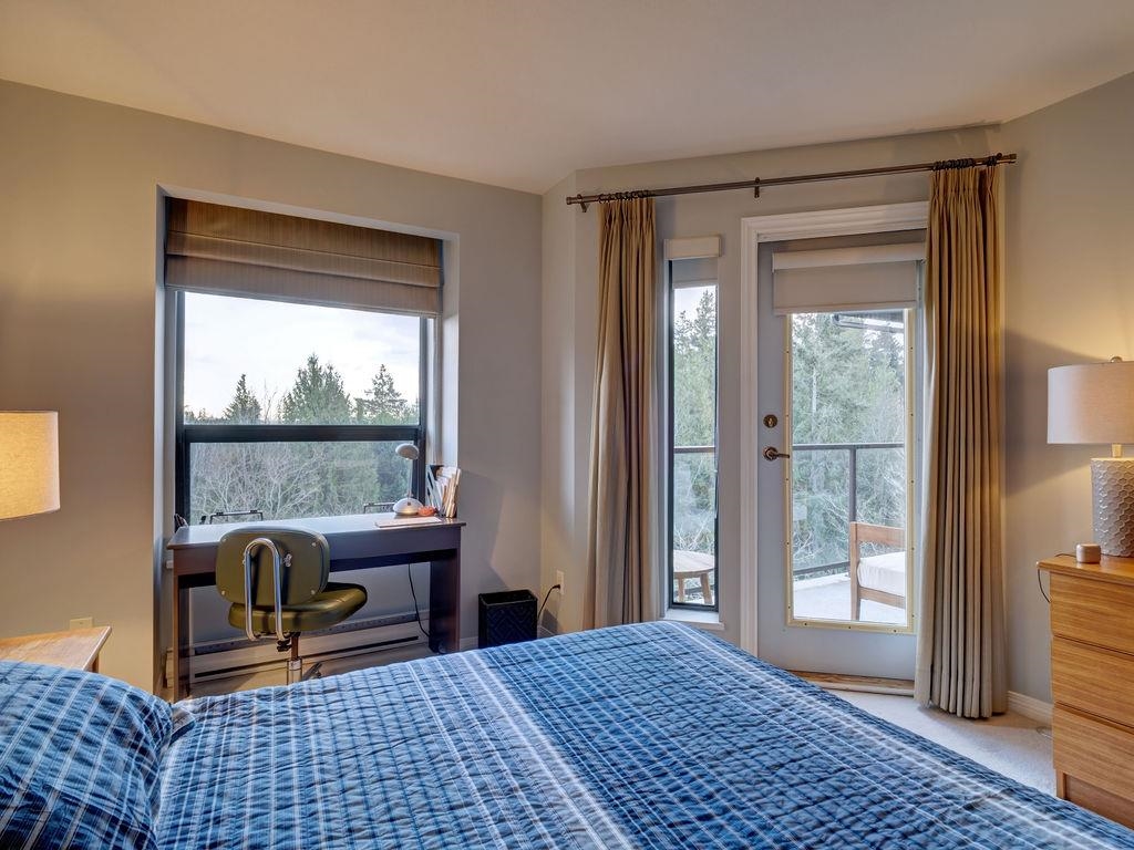 Entry Foyer Photo of 405 5855 Cowrie Street, Sechelt, BC