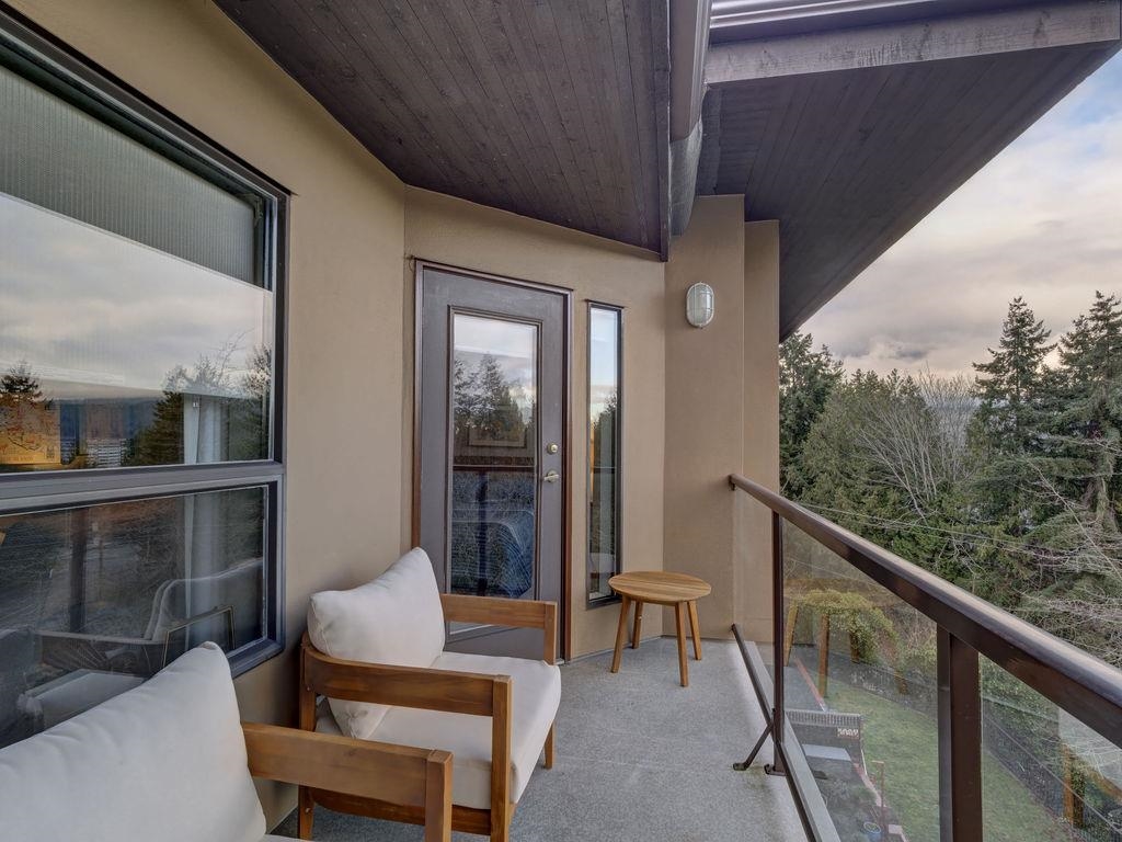 Guest Bathroom Photo of 405 5855 Cowrie Street, Sechelt, BC