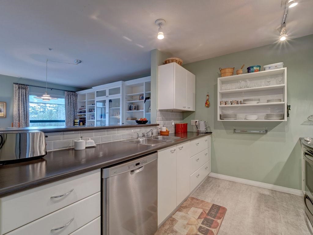 Laundry Room Photo of 405 5855 Cowrie Street, Sechelt, BC