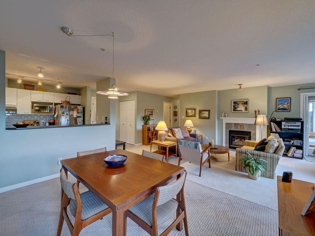 Primary Bedroom Photo of 405 5855 Cowrie Street, Sechelt, BC