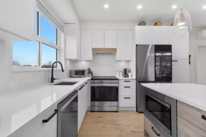 Breakfast Nook Photo of 211 33920 Best Avenue, Mission, BC