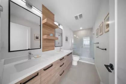 Guest Bathroom Photo of 211 33920 Best Avenue, Mission, BC