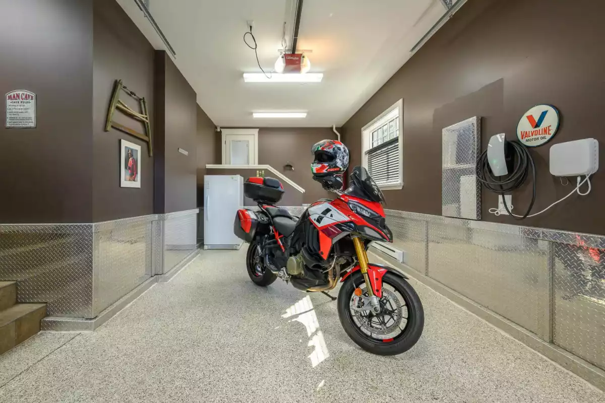 Garden / Landscaping Photo of 1062 Magnolia Way, Anmore, BC