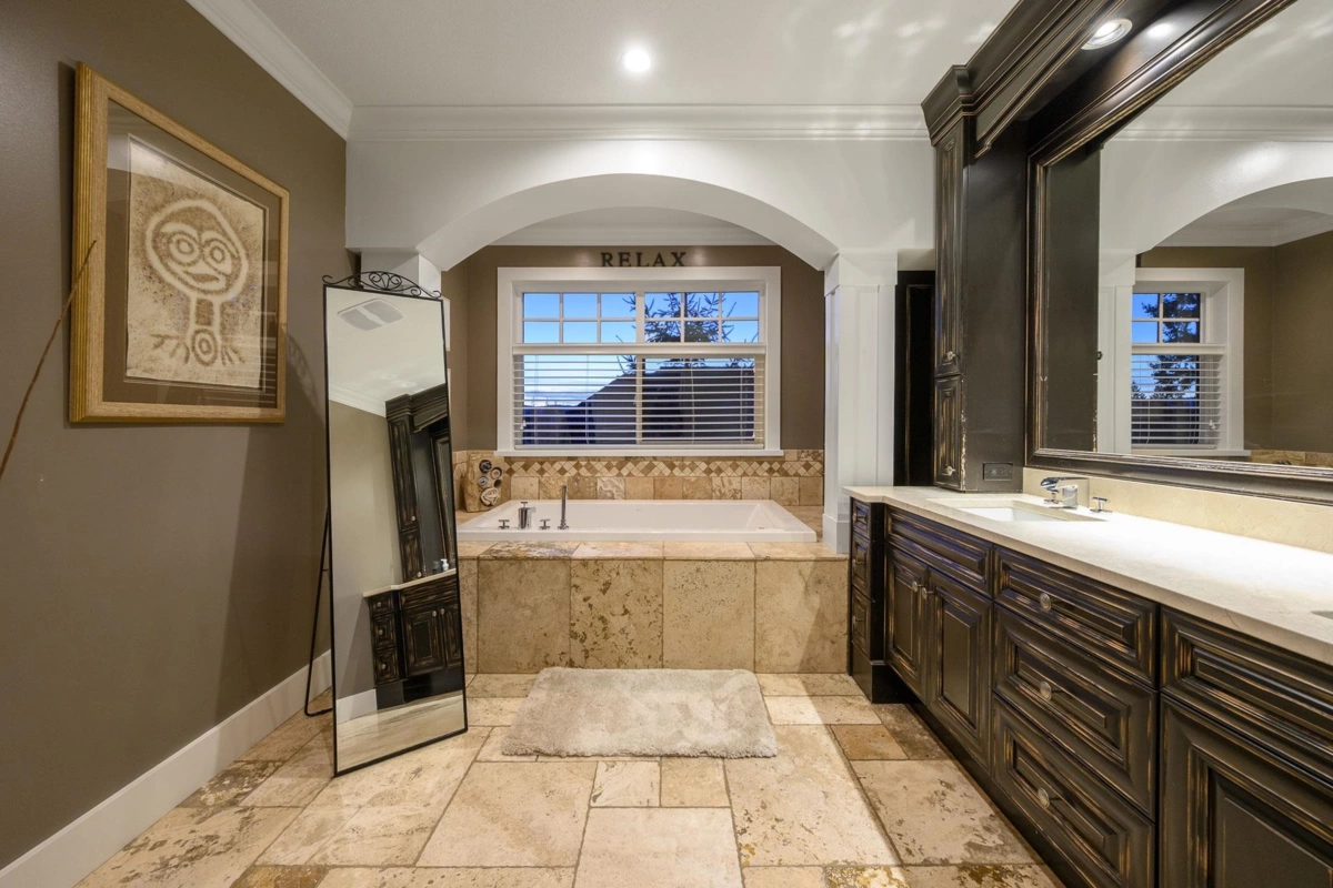 Laundry Room Photo of 1062 Magnolia Way, Anmore, BC