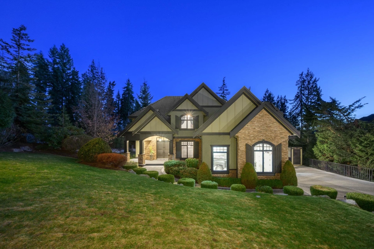Living Room Photo of 1062 Magnolia Way, Anmore, BC