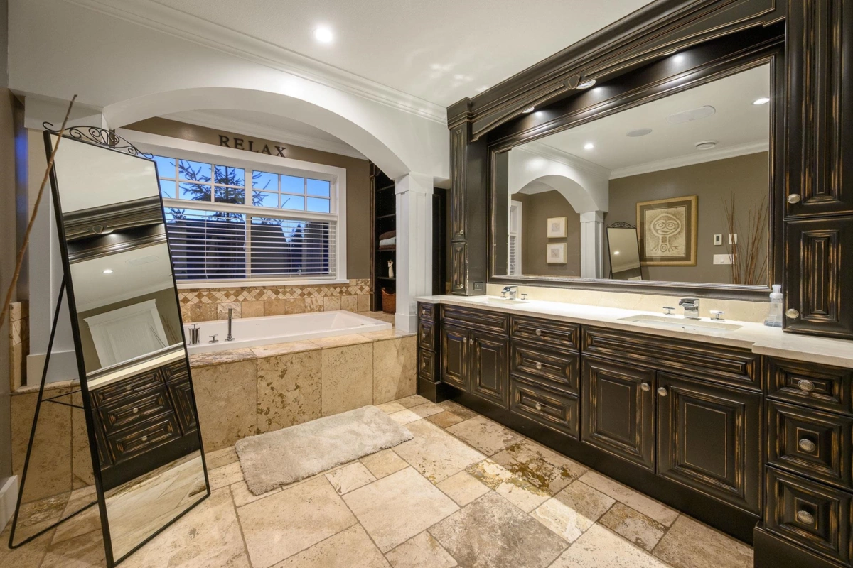 Mudroom Photo of 1062 Magnolia Way, Anmore, BC