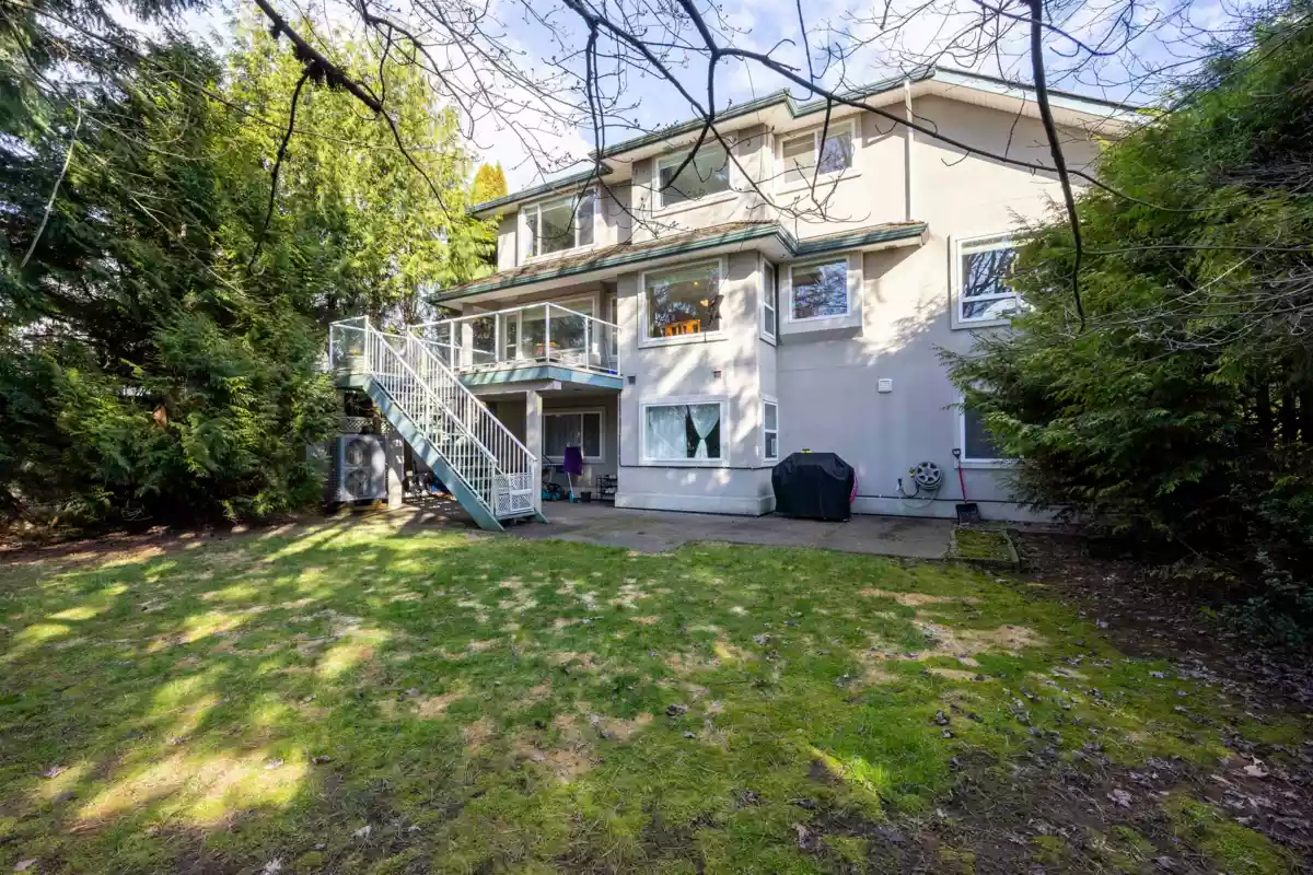 Family Room Photo of 7881 154 Street, Surrey, BC