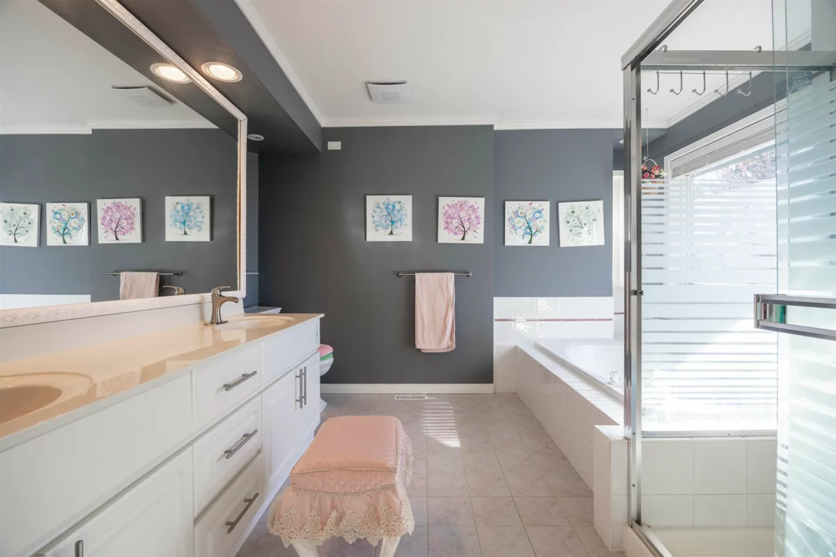 Hallway Photo of 7881 154 Street, Surrey, BC